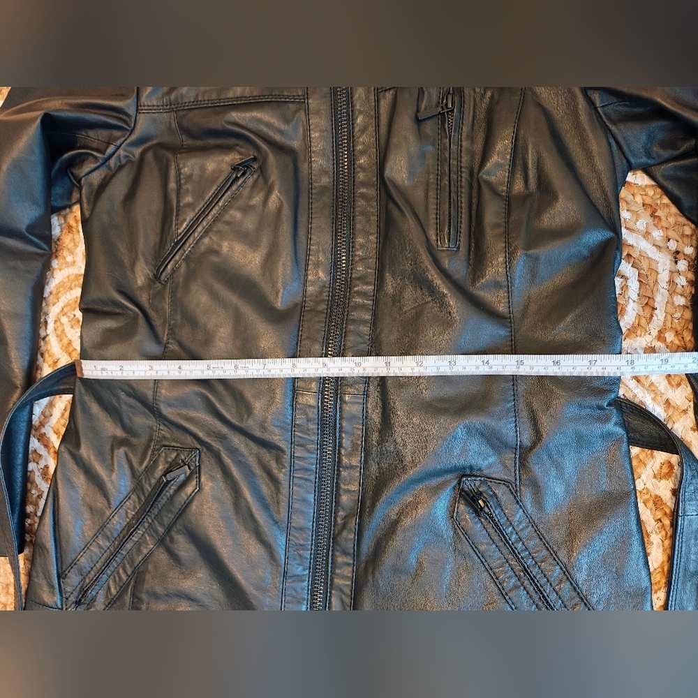 Classic Black Leather Trench Coat with Belt - Picture 5 of 16